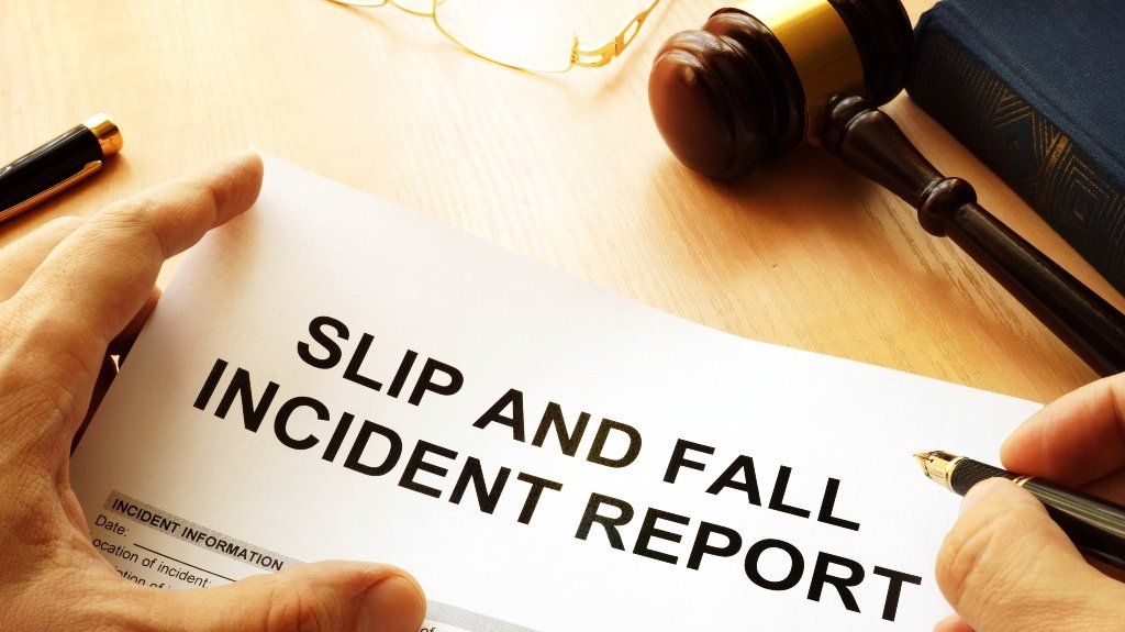 Can You Sue a Landlord for a Slip and Fall in Illinois?