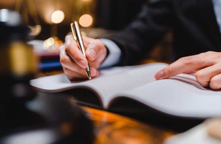 Injured Client Discussing Injury Claim With Illinois Personal Injury Lawyer